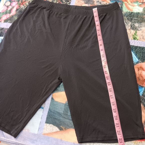 Plus Size Women Solid Color High Crater Short Top And Shorts Three-Piece Set - Picture 14 of 15